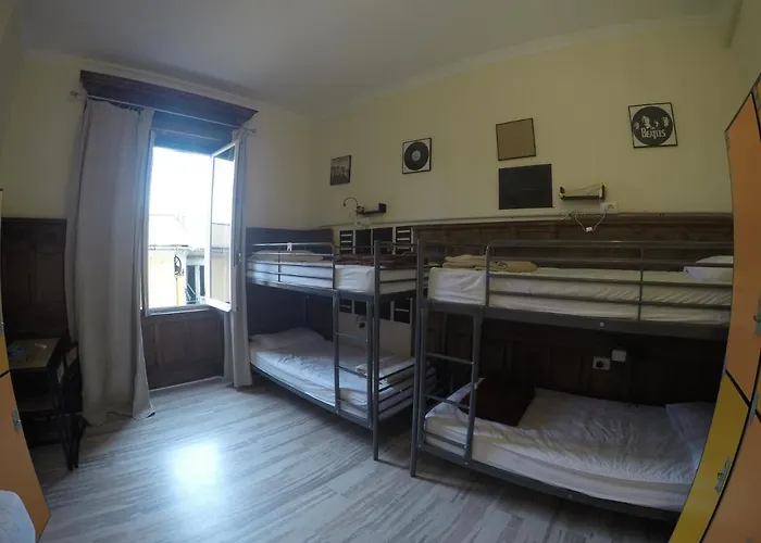 Victoria House Hostel